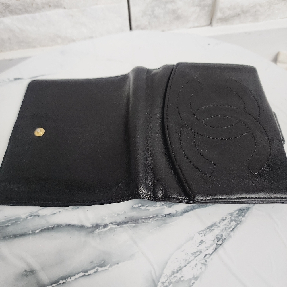 Authentic set chanel,wallets, parfum soap,lipstick and blush - Picture 12 of 12